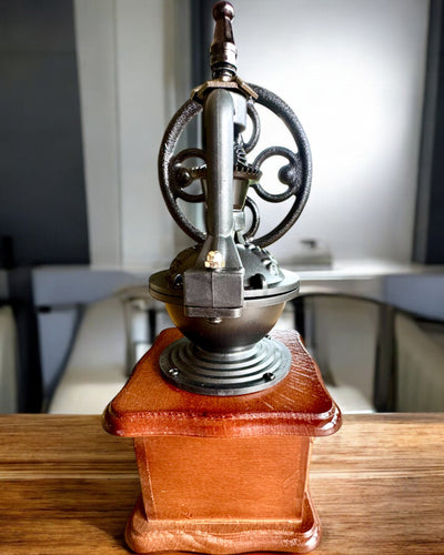 Retro kaffemølle „Vintage Café” 27 cm høj, med mulighed for personliggørelse med gravering som gave