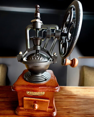 Retro kaffemølle „Vintage Café” 27 cm høj, med mulighed for personliggørelse med gravering som gave