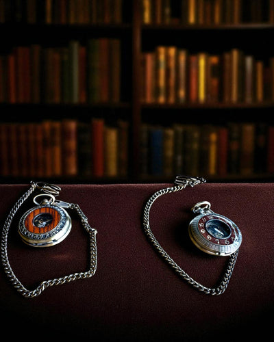 Lommeur „Veritas Tempus” – mekanisk tidsmåler med mulighed for gravering som gave, 2 varianter at vælge imellem