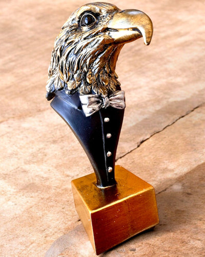 Figur af Ørnehoved Büffel Warden – i Elegant Frakke med Mulighed for Gravering som gave