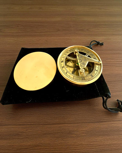 Solkompas Voyager 7cm – messing solur med kompas, tilpasning med gravering som gave