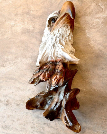 "Orzeł Wolności" - Skulptur af Harpiks med Mulighed for Gravering som gave 26,5 cm høj