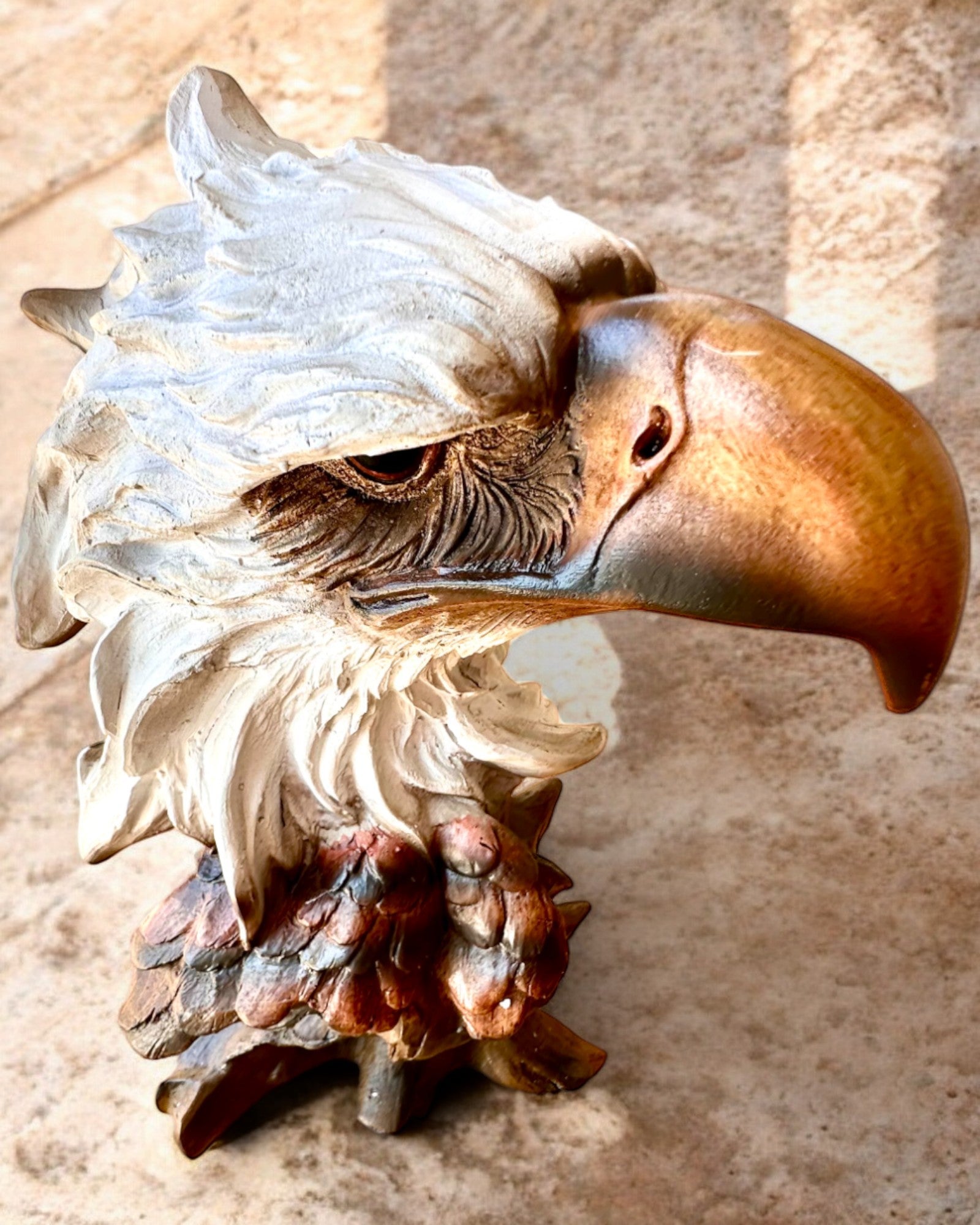 "Orzeł Wolności" - Skulptur af Harpiks med Mulighed for Gravering som gave 26,5 cm høj