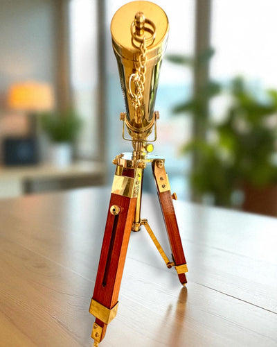 Celestial-lup på Træstander 41 cm, mulighed for personalisering med gravering som gave