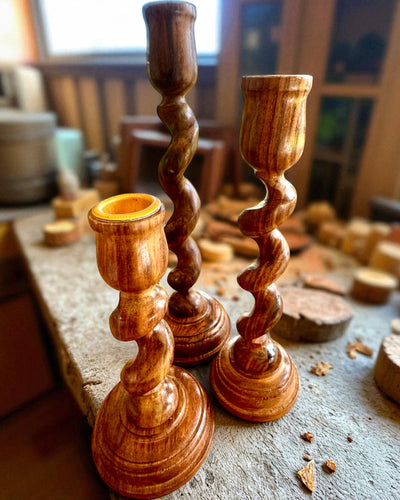 Sæt med 3 lysestager "Spiral Lys" 25 cm høje, mulighed for personliggørelse med gravering som gave