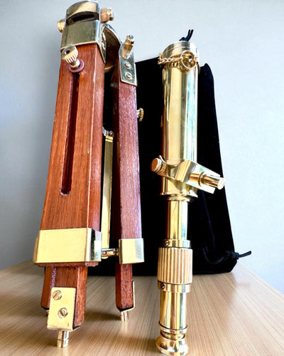 Celestial-lup på Træstander 41 cm, mulighed for personalisering med gravering som gave