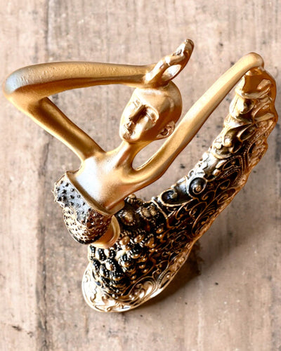 Elegant skulptur "Tancerka Złotego Blasku", 29 cm høj, med mulighed for gravering som gave