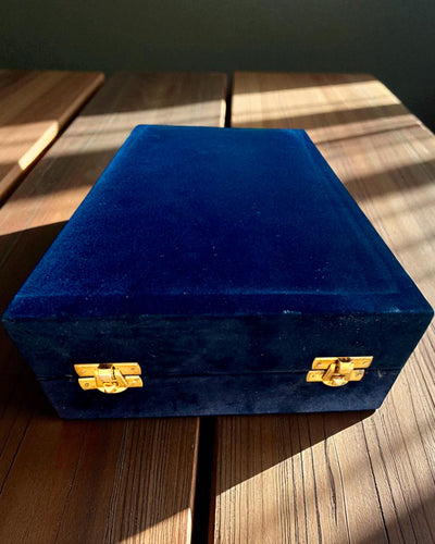 Kobbersæt Mandala – Flaske 1L + 2 Krus i Etui, mulighed for personliggørelse med gravering som gave