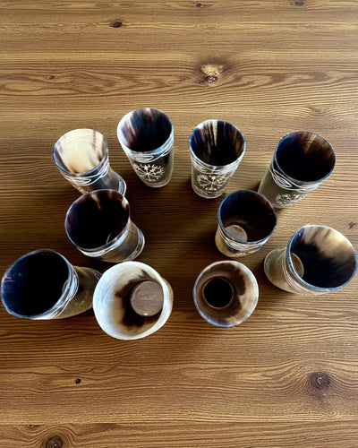 Valknut Håndlavet lille kop af bøffelhorn med nordiske symboler, mulighed for tilpasning som gave med gravering