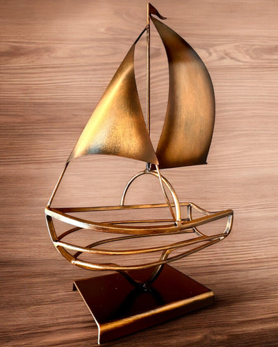 Metalvinreol 45 cm høj, "Sømandsfantasi" - Formet som et sejlskib med mulighed for gravering som gave