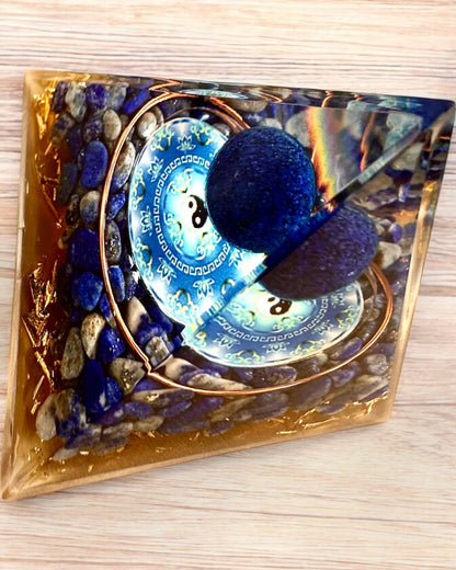 Orgonitisk energipyramide "Zenith" med Lapis Lazuli, ideel som gave