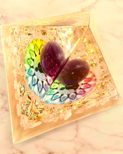 Orgonit Energi Pyramide "Harmoni af Lys" - Krystal, til gave