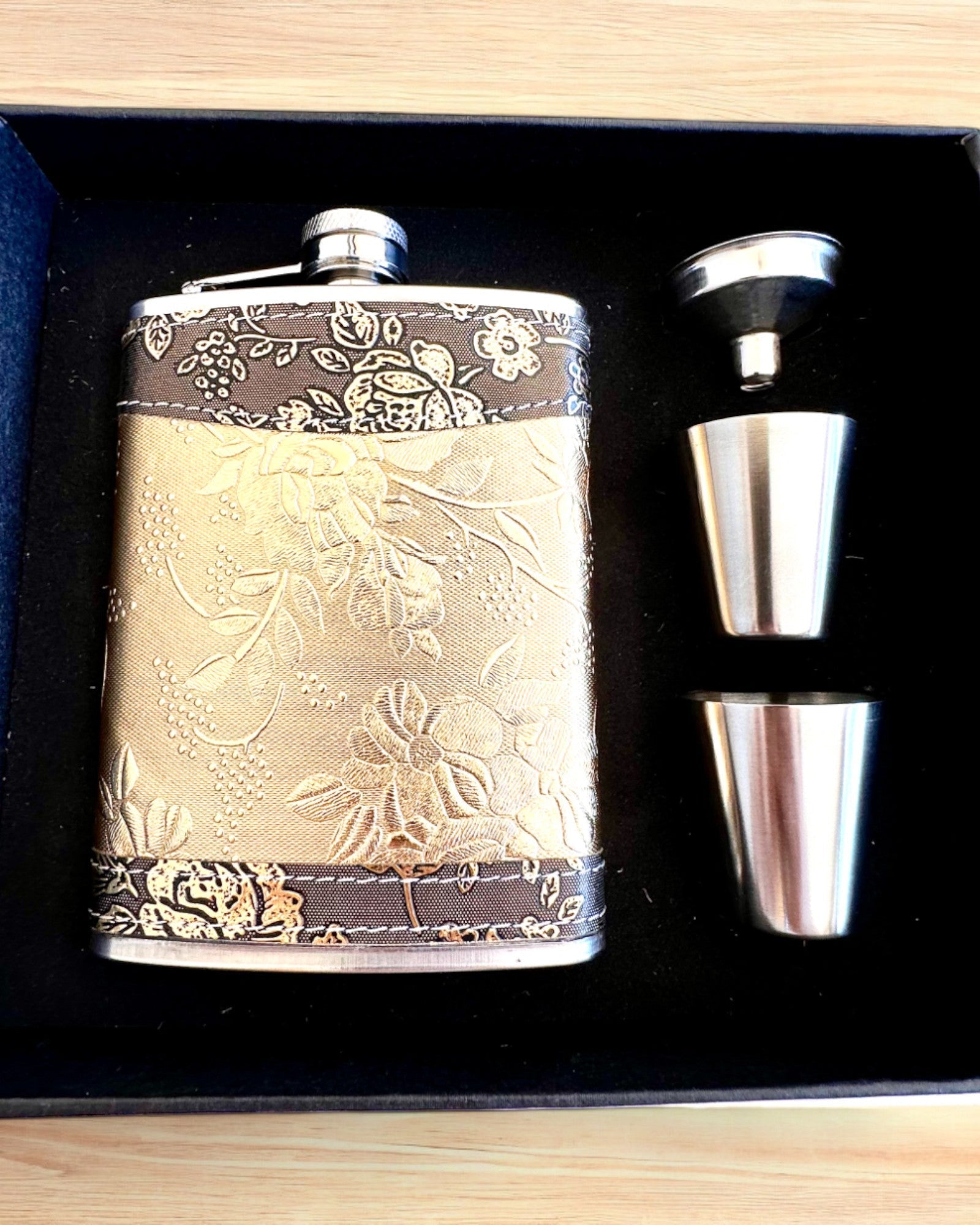 Elegant "Golden Rose" lommelærke med sæt af glas, personliggørelse med gravering til gave