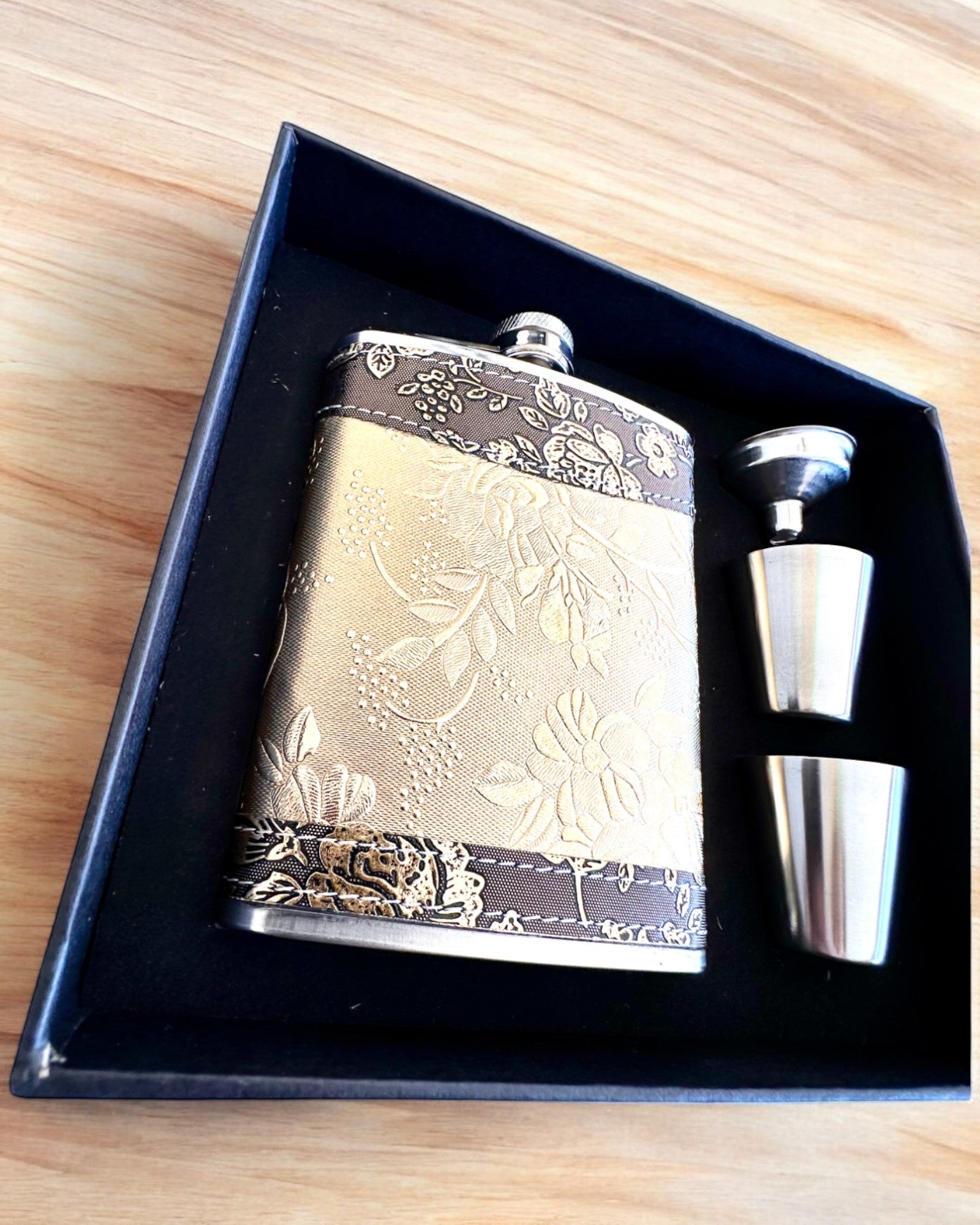 Elegant "Golden Rose" lommelærke med sæt af glas, personliggørelse med gravering til gave
