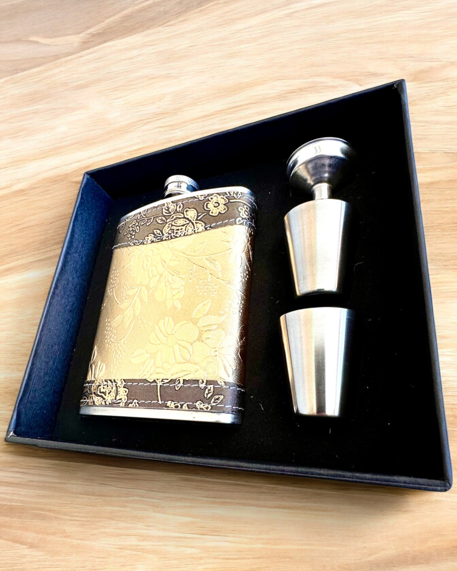 Elegant "Golden Rose" lommelærke med sæt af glas, personliggørelse med gravering til gave