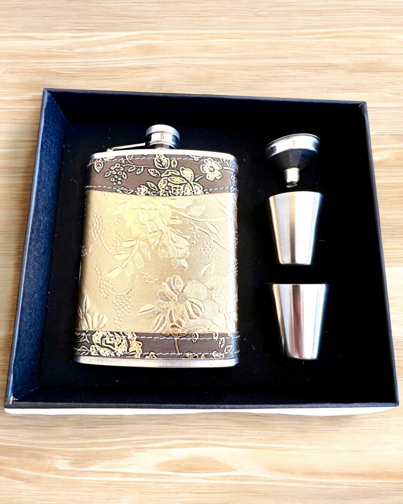 Elegant "Golden Rose" lommelærke med sæt af glas, personliggørelse med gravering til gave