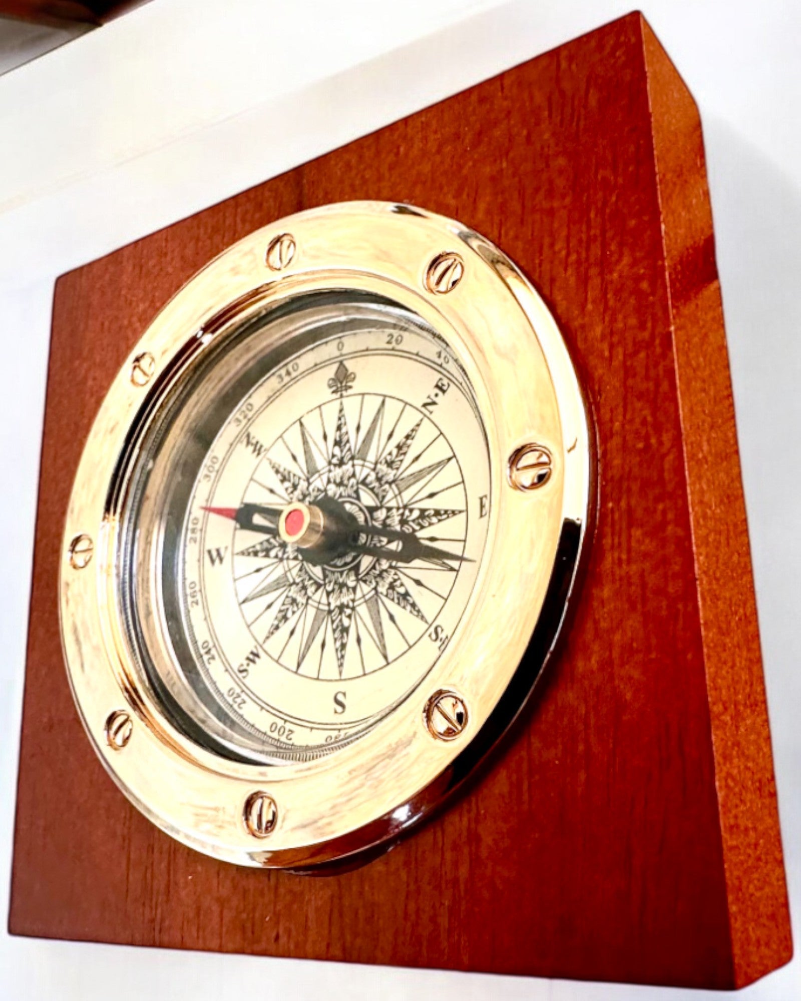 Kompas "Navigator2" - Klassisk Elegance i Messing og Træ, personalisering med gravering som gave