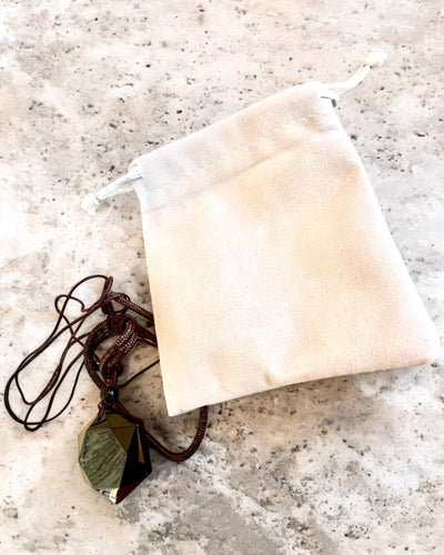 Amulet af sort obsidian "Davidsstjerne", mulighed for personlig gravering som gave