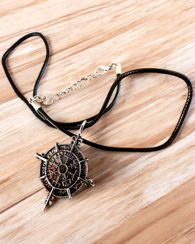 Amulet Nordens Kriger - Vikingekompas, mulighed for personlig gravering som gave, 2 varianter at vælge imellem