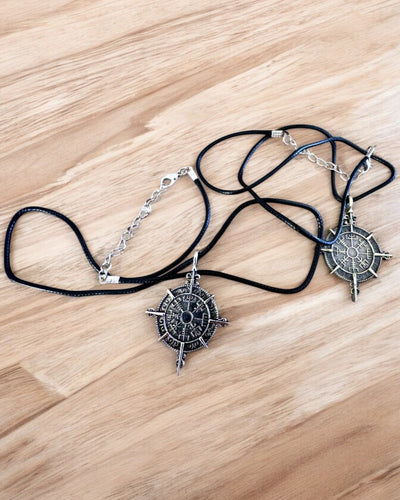 Amulet Nordens Kriger - Vikingekompas, mulighed for personlig gravering som gave, 2 varianter at vælge imellem