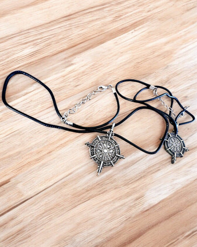 Amulet Nordens Kriger - Vikingekompas, mulighed for personlig gravering som gave, 2 varianter at vælge imellem