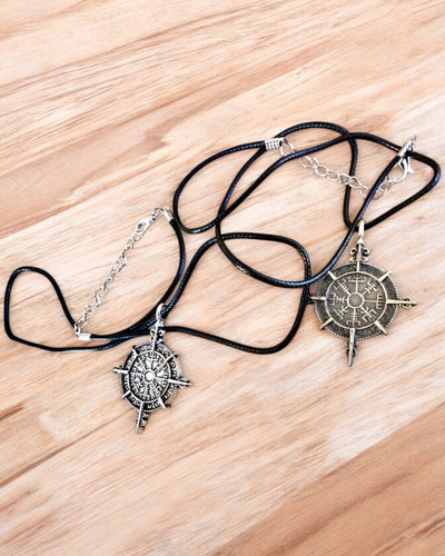 Amulet Nordens Kriger - Vikingekompas, mulighed for personlig gravering som gave, 2 varianter at vælge imellem