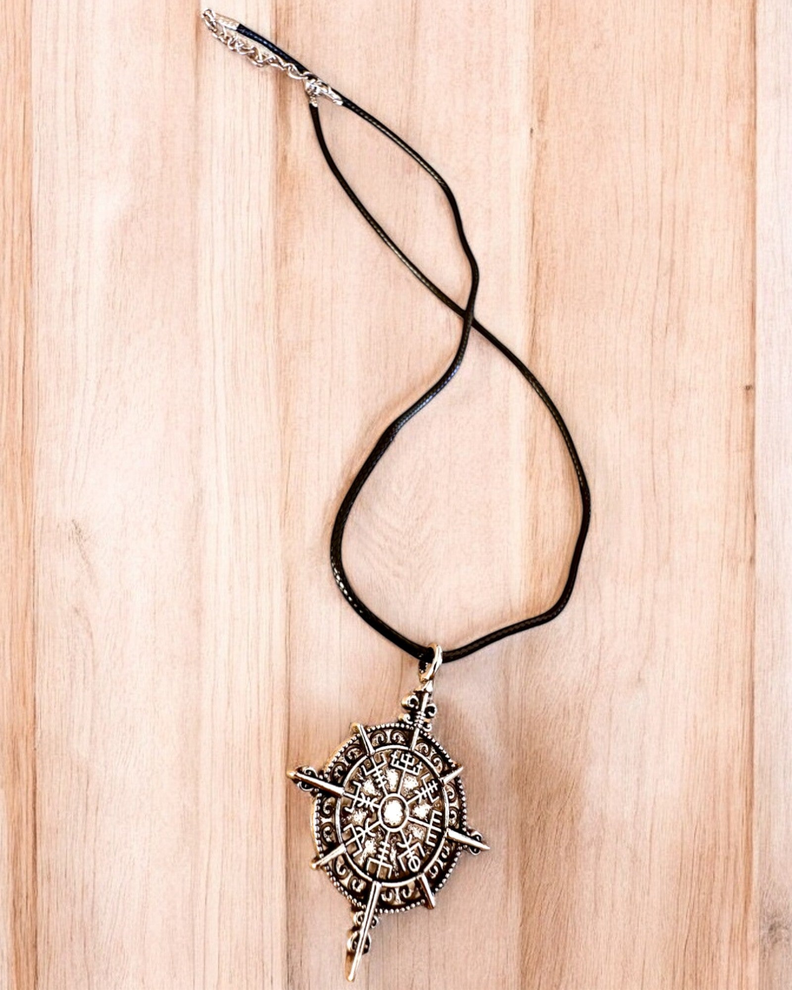 Amulet "Wojownik Północy" - Vikingekompas, mulighed for personlig gravering som gave, 2 varianter at vælge imellem