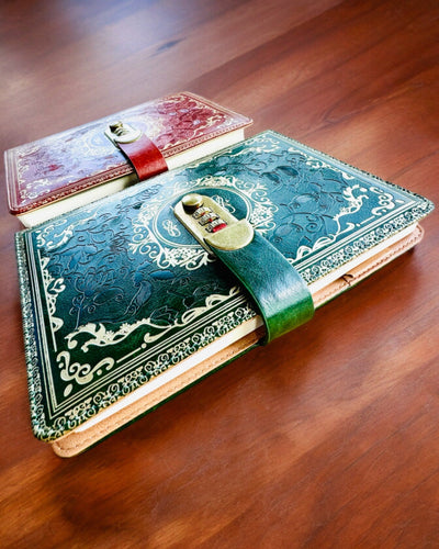 Eksklusiv Lædernotesbog "Sekretnik" A5 med Kodelås - personalisering med gravering