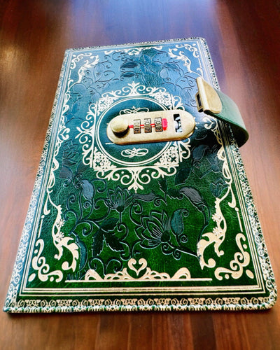 Eksklusiv Lædernotesbog "Sekretnik" A5 med Kodelås - personalisering med gravering