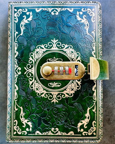 Eksklusiv Lædernotesbog "Sekretnik" A5 med Kodelås - personalisering med gravering