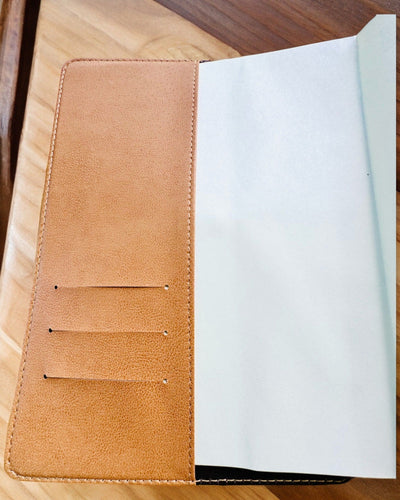 Eksklusiv Lædernotesbog "Sekretnik" A5 med Kodelås - personalisering med gravering