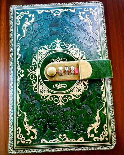 Eksklusiv Lædernotesbog "Sekretnik" A5 med Kodelås - personalisering med gravering