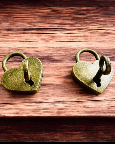 Kærligheds Mini Hængelåse Hjerte DeLuxe, Sæt med 2 hængelåse med nøgler, 6 varianter at vælge imellem, mulighed for personlig gravering som gave