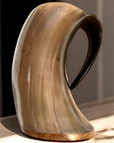 Krus 'Majstersztyk' med udskæringer og mulighed for personlig gravering - 5 farvevarianter