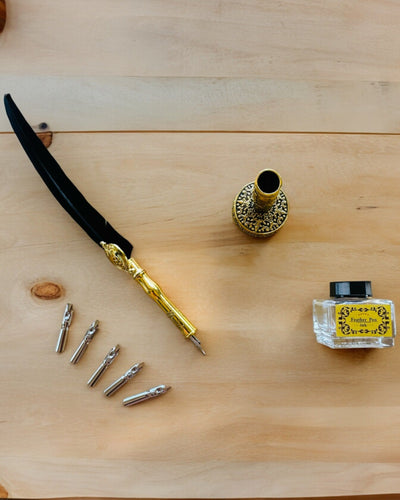 Elegant Gåsefjer med Tilbehørssæt - Royal Quill, mulighed for personlig gravering