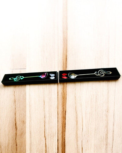 Elegant Ske med G-nøgle – Personliggjort som gave, 2 farvevarianter at vælge imellem