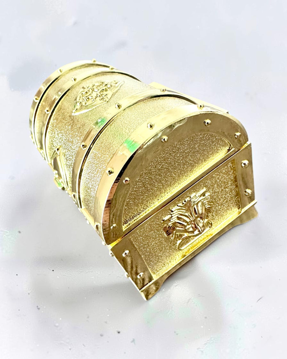 Retro Metal Skattekiste med Gravering - Sølvfarvet Kasse 7x5x5 cm