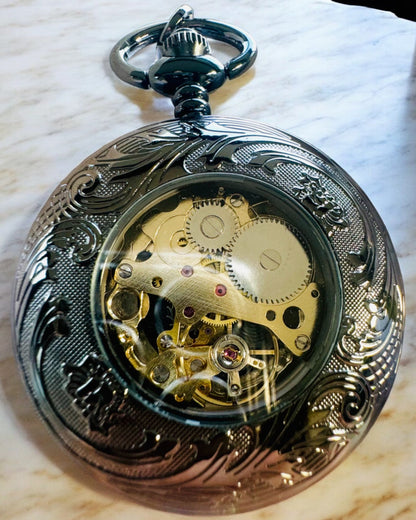 Lommeur "Equus Tempus" - Sort med Hestemotiv, mulighed for personlig gravering - sort urskive