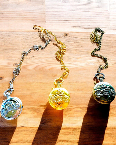 Lommeur "Motocyklowy Elegancik 2" – Gravering til gave, 3 farvevarianter