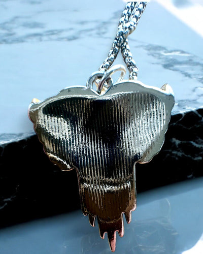 Amulet Hjerteskytte – Kærlighedens Mørke Vinger, mulighed for personalisering med gravering som gave