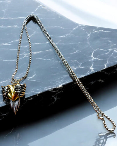 Amulet Hjerteskytte – Kærlighedens Mørke Vinger, mulighed for personalisering med gravering som gave