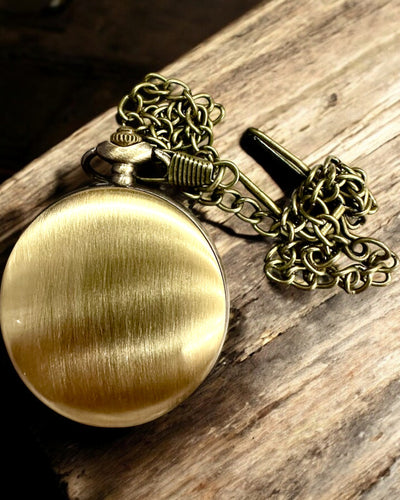 Antik Bronzeguld Lomme Kompas med Filigranmønster – Perfekt til Opdagelsesrejsende og Retro-elskere. Personliggørelse med Gravering