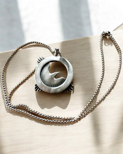 Amulet Stalowego Sokoła - Halskæde med gravering, inspireret af keltisk kunst, til gave