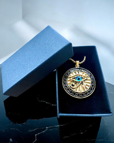 Amulet "Oko Horusa" - Elegance og Beskyttelse, mulighed for personlig gravering som gave