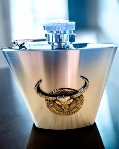 Bizon Flask – Stilfuld Lommelærke med Bisonmotiv - mulighed for personlig gravering som gave