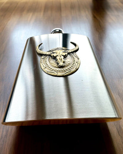 Bizon Flask – Stilfuld Lommelærke med Bisonmotiv - mulighed for personlig gravering som gave