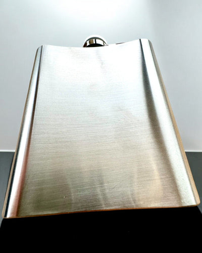 Bizon Flask – Stilfuld Lommelærke med Bisonmotiv - mulighed for personlig gravering som gave