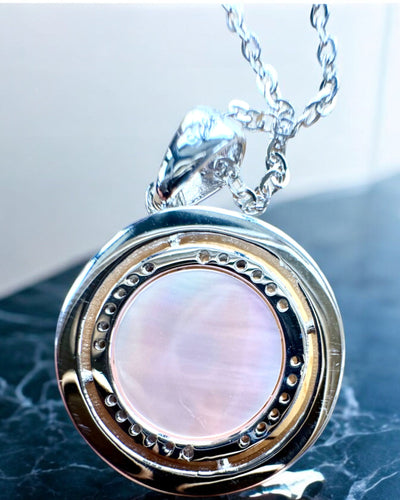 Kompas Halskæde "Stjernekurs", mulighed for personlig gravering, 2 farvevarianter at vælge imellem