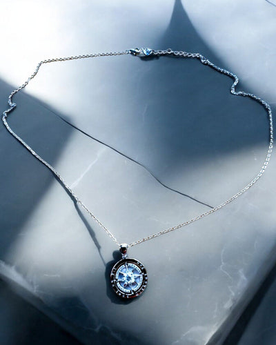 Kompas Halskæde "Stjernekurs", mulighed for personlig gravering, 2 farvevarianter at vælge imellem