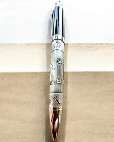 Elegant kuglepen "Mistrzowska Harmonia" med gravering mulighed - Symboliske motiver, antikt sølv, mulighed for personlig gravering som gave